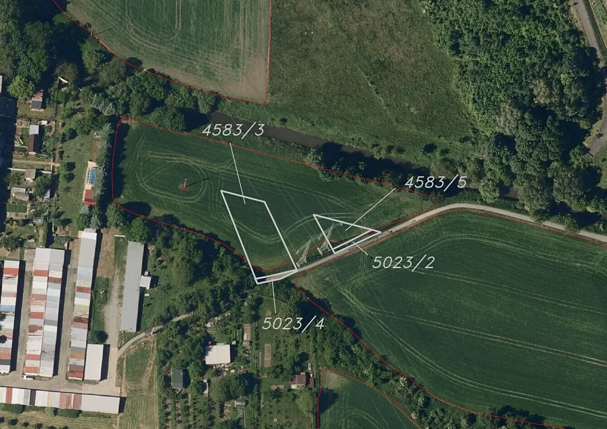 Prodej pole 988 m²